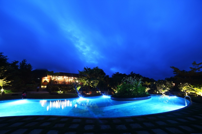 Imagen de la piscina del Hotel Popa Garden Resort. Foto 18