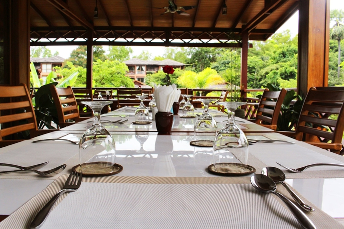 Imagen del bar/restaurante del Hotel Popa Garden Resort. Foto 7
