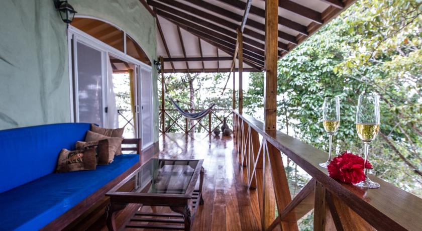 Imagen de los exteriores del Hotel Popa Paradise Beach Resort. Foto 5