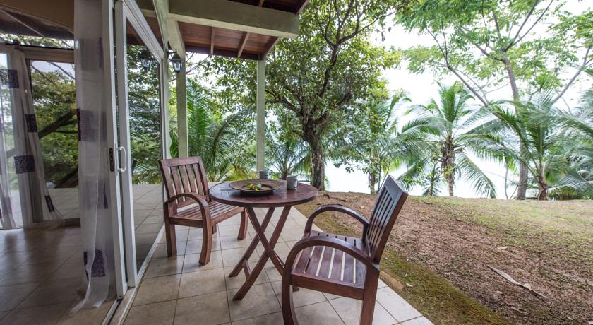 Imagen de los exteriores del Hotel Popa Paradise Beach Resort. Foto 6