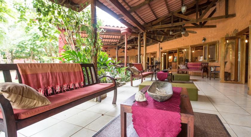 Imagen de los exteriores del Hotel Popa Paradise Beach Resort. Foto 7