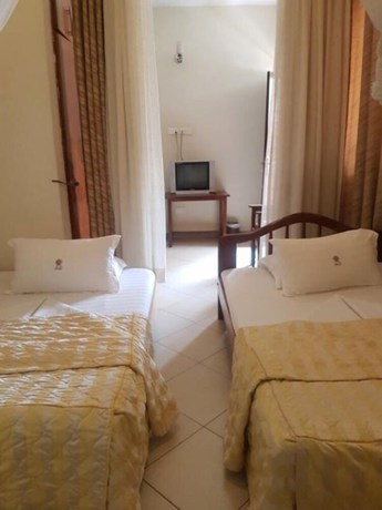 Imagen de la habitación del Hotel Pope Paul V1 Memorial. Foto 16