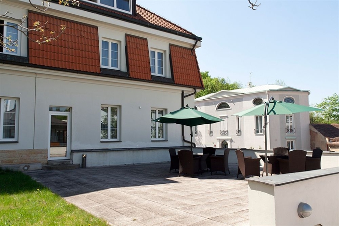 Imagen de los exteriores del Hotel Popelka. Foto 3