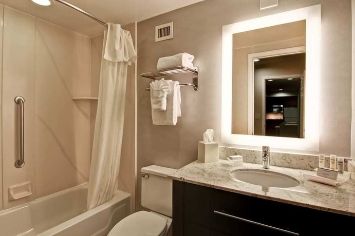 Imagen de la habitación del Hotel Poplar Inn and Suites. Foto 8