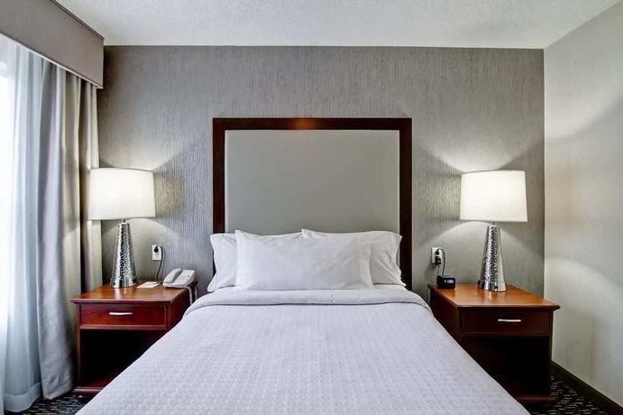 Imagen de la habitación del Hotel Poplar Inn and Suites. Foto 10