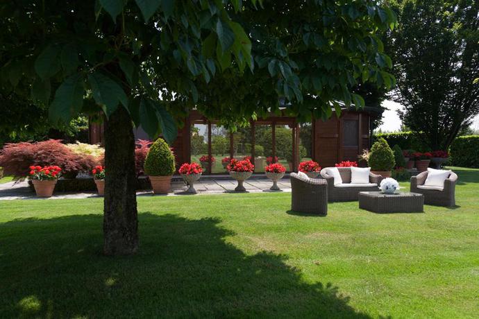 Imagen de los exteriores del Hotel Poppi. Foto 8