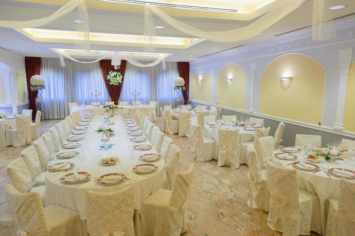 Imagen del bar/restaurante del Hotel Poppi. Foto 2