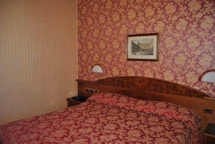 Imagen de la habitación del Hotel Poppi. Foto 6