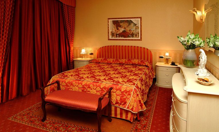 Imagen de la habitación del Hotel Poppi. Foto 7