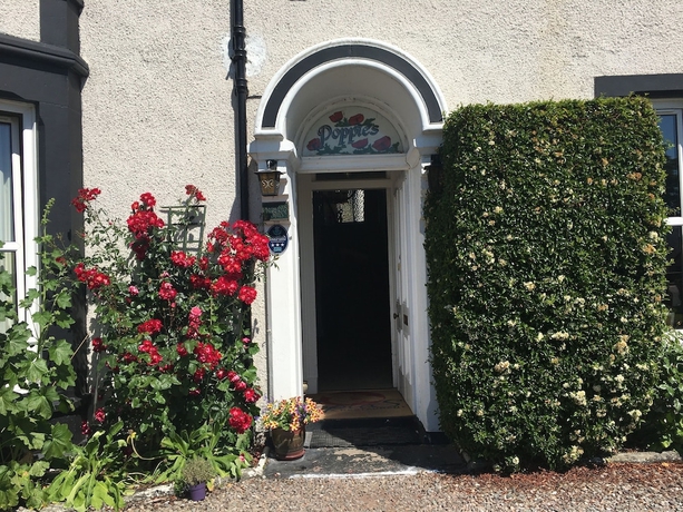 Imagen de los exteriores del Hotel Poppies, Callander . Foto 18