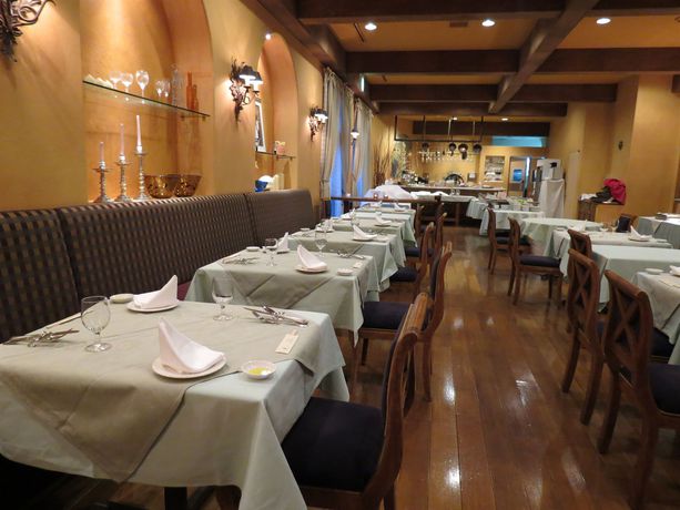 Imagen de la piscina del Hotel Poppy Springs Resort And Spa. Foto 13