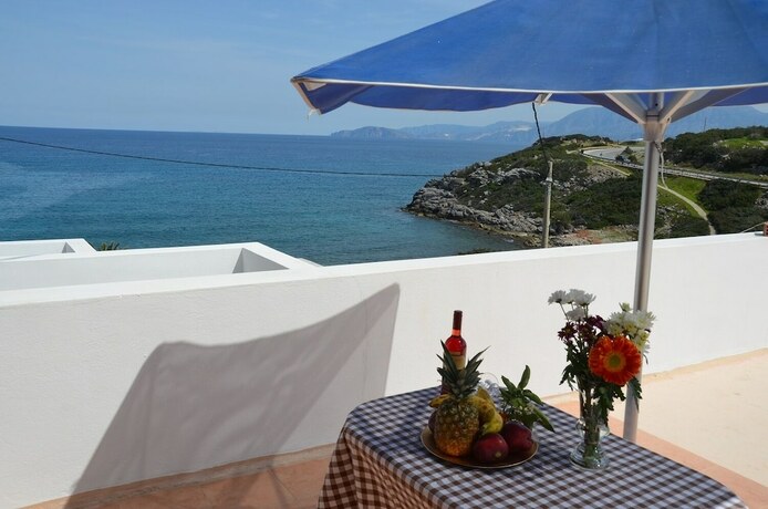 Imagen de la habitación del Hotel Poppy Villas. Foto 12