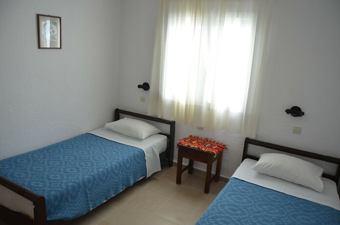 Imagen de la habitación del Hotel Poppy Villas. Foto 13