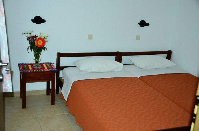 Imagen de la habitación del Hotel Poppy Villas. Foto 20
