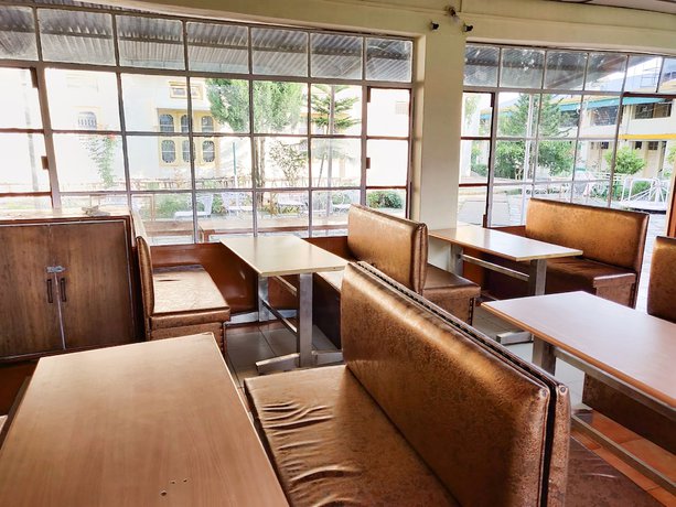 Imagen del bar/restaurante del Hotel Pops and Restaurant. Foto 3