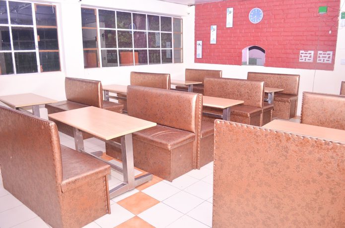 Imagen del bar/restaurante del Hotel Pops and Restaurant. Foto 4