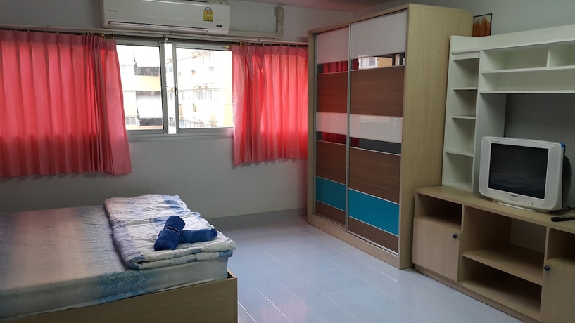 Imagen de la habitación del Hotel Popular Condo Muangthong Thani. Foto 6
