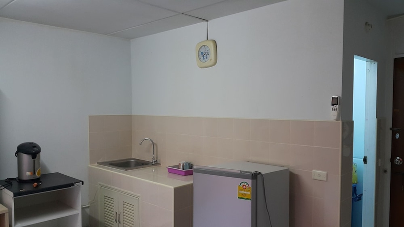 Imagen de la habitación del Hotel Popular Condo Muangthong Thani. Foto 12