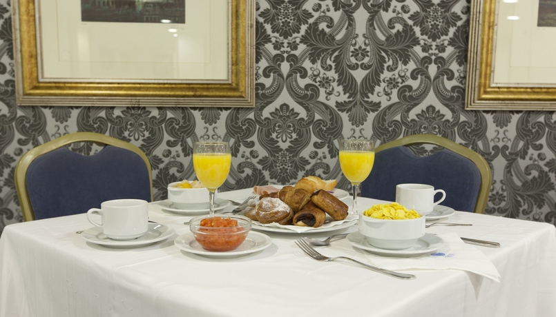 Imagen del bar/restaurante del Hotel Porcel Alixares. Foto 2