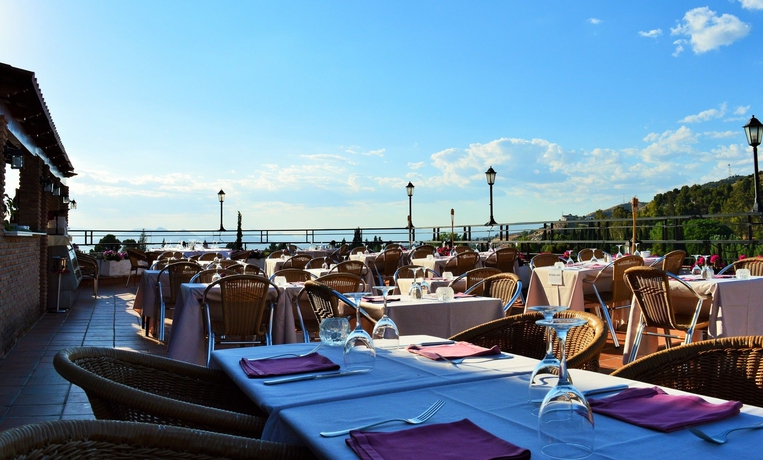 Imagen del bar/restaurante del Hotel Porcel Alixares. Foto 4