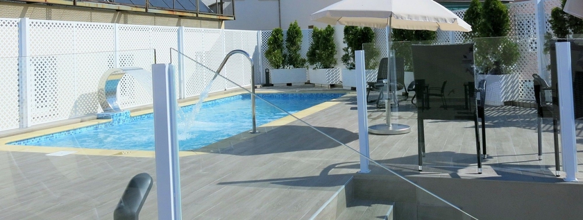 Imagen de la piscina del Hotel Porcel Ganivet. Foto 14