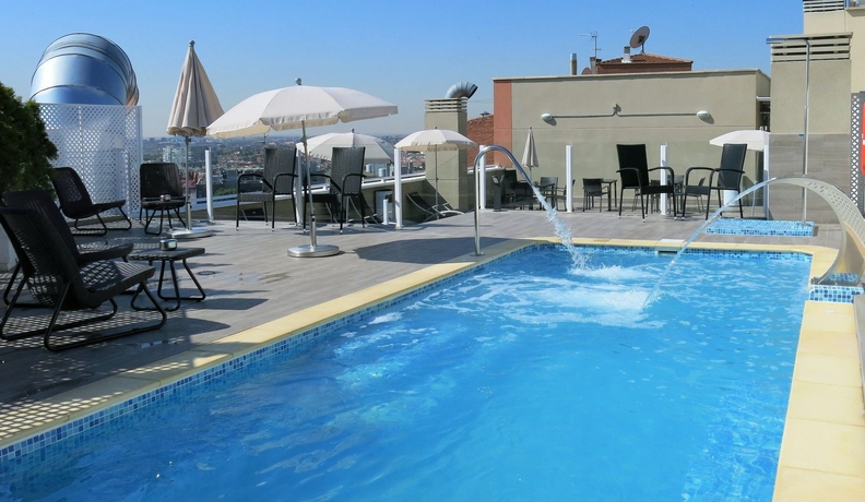 Imagen de la piscina del Hotel Porcel Ganivet. Foto 16