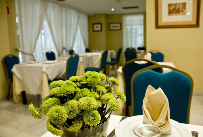 Imagen del bar/restaurante del Hotel Porcel Navas. Foto 6