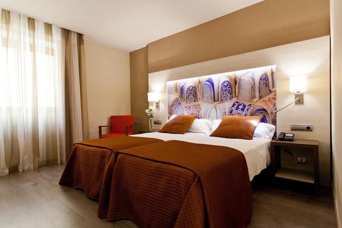 Imagen de la habitación del Hotel Porcel Sabica. Foto 4