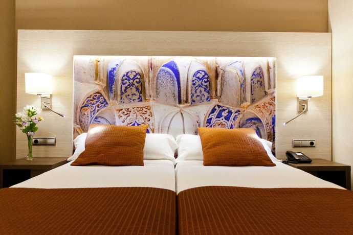 Imagen de la habitación del Hotel Porcel Sabica. Foto 5