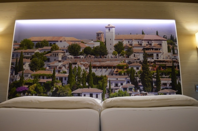 Imagen de la habitación del Hotel Porcel Sabica. Foto 10