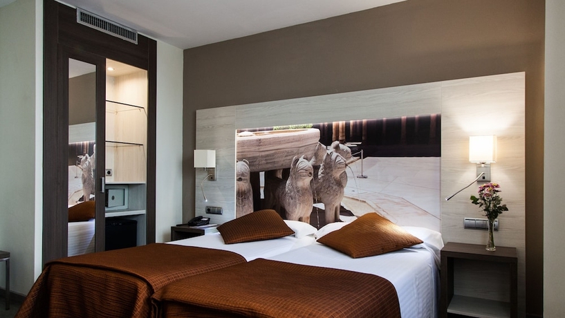 Imagen de la habitación del Hotel Porcel Sabica. Foto 11