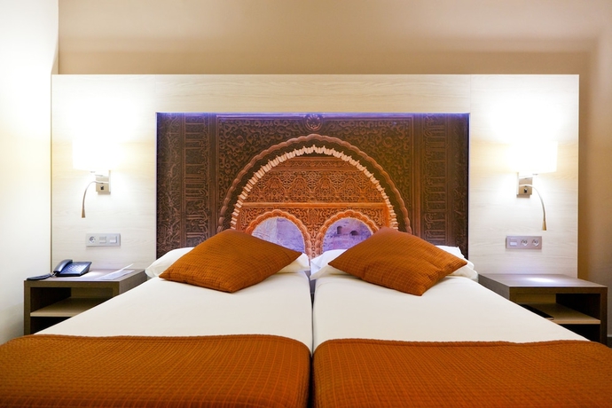 Imagen de la habitación del Hotel Porcel Sabica. Foto 15