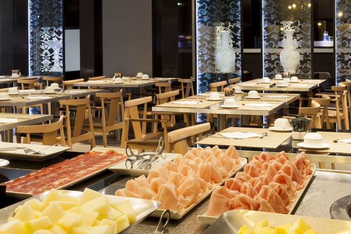 Imagen del bar/restaurante del Hotel Porcel Torneo. Foto 6