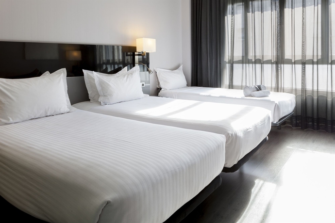 Imagen de la habitación del Hotel Porcel Torneo. Foto 11