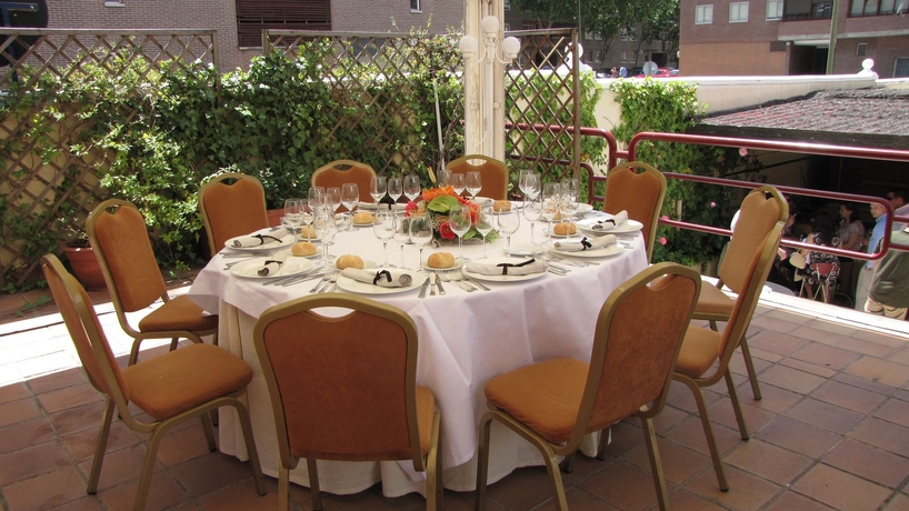 Imagen del bar/restaurante del Hotel Porcel Torre Garden. Foto 4