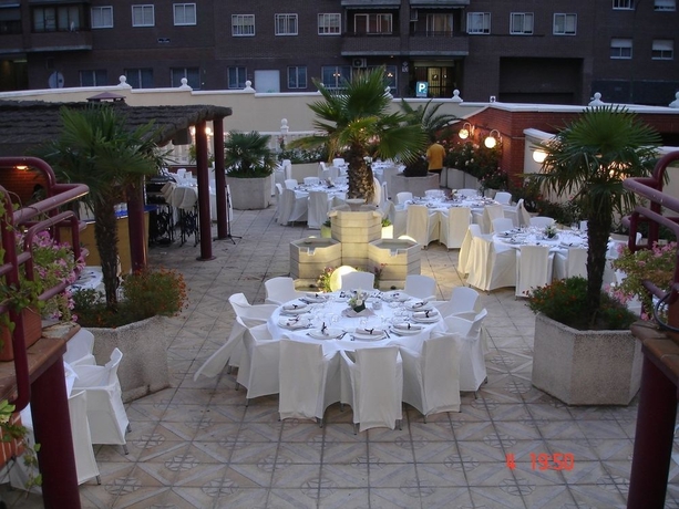 Imagen del bar/restaurante del Hotel Porcel Torre Garden. Foto 5