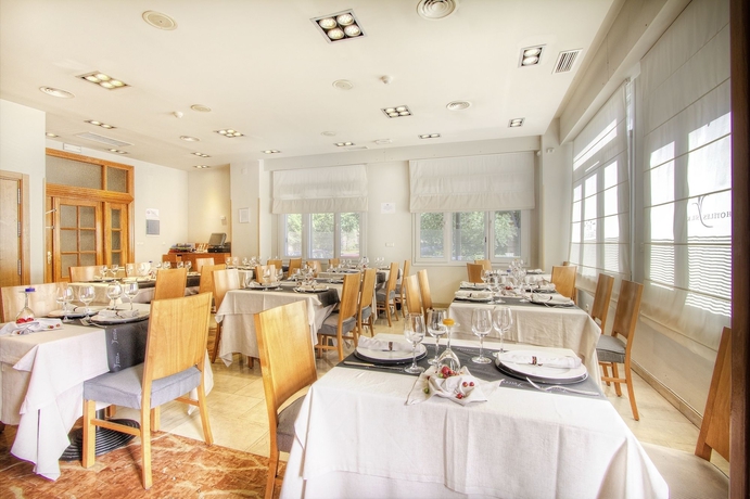 Imagen del bar/restaurante del Hotel Porcel Torre Garden. Foto 6