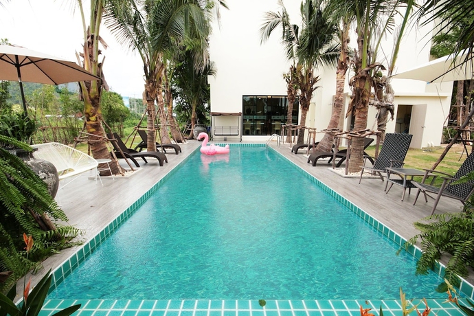 Imagen de la piscina del Hotel Porestva Sriracha. Foto 19