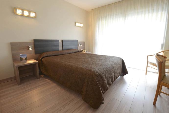 Imagen de la habitación del Hotel Poretta. Foto 3