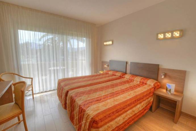 Imagen de la habitación del Hotel Poretta. Foto 7