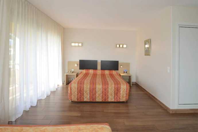 Imagen de la habitación del Hotel Poretta. Foto 15