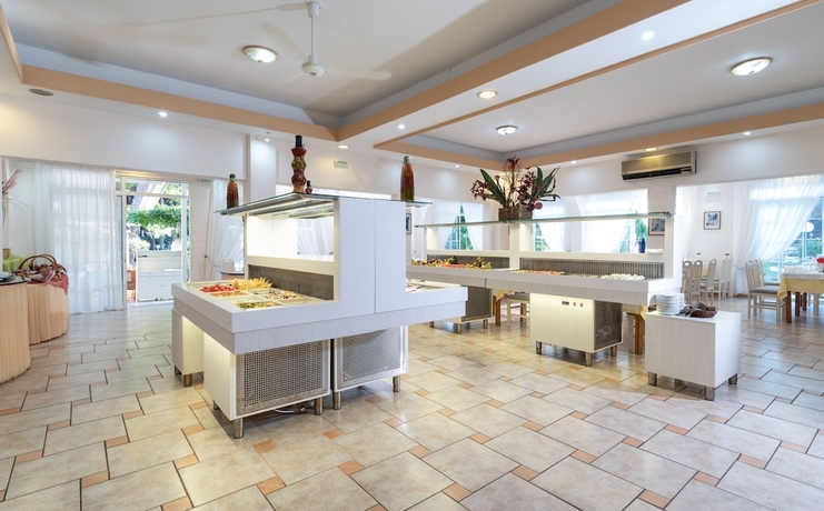 Imagen de los interiores del Hotel Porfi Beach. Foto 17