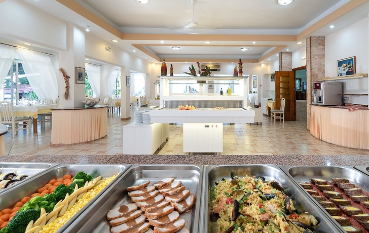 Imagen de los interiores del Hotel Porfi Beach. Foto 19