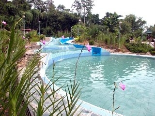 Imagen de la piscina del Hotel Poring Hot Springs and Nature Reserve. Foto 11