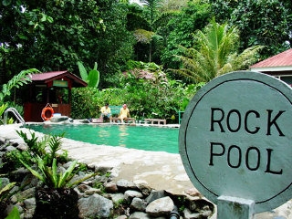 Imagen de la piscina del Hotel Poring Hot Springs and Nature Reserve. Foto 13