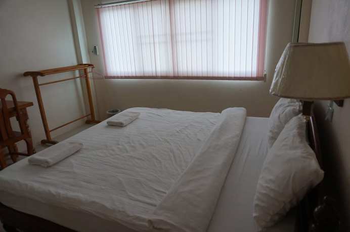 Imagen de la habitación del Hotel Pornnarumirt. Foto 7
