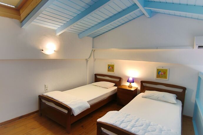 Imagen de la habitación del Hotel Poros Beach. Foto 17
