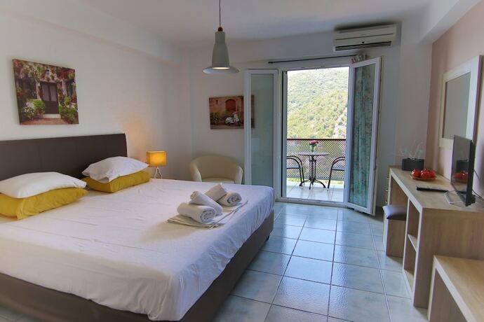 Imagen de la habitación del Hotel Poros Beach. Foto 18