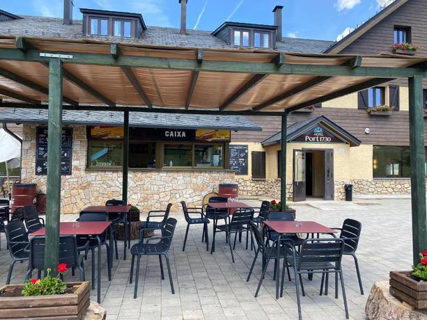 Imagen de los exteriores del Hotel Port 1730. Foto 8