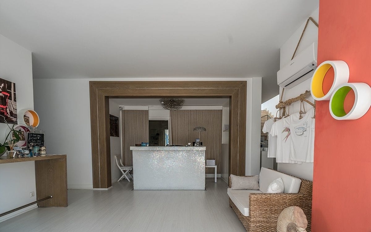 Imagen de los interiores del Hotel Port Alacati. Foto 17